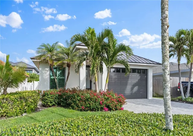 Photo 3 of Single family home for sale at 561 94th Avenue N, Naples, FL 34108 | MLS# 225003055 | Listing updated on 2026-01-10