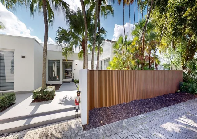 Single Family Residence at 10420 SW 64th Street, Miami, FL 33173 | MLS# 225012553 | | Sold on 2025-10-30
