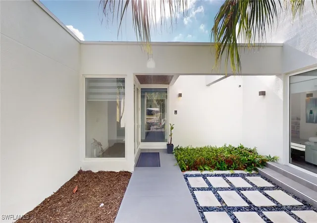 Photo 4 of Single Family Residence at 10420 SW 64th Street, Miami, FL 33173 | MLS# 225012553 | | Sold on 2025-10-30