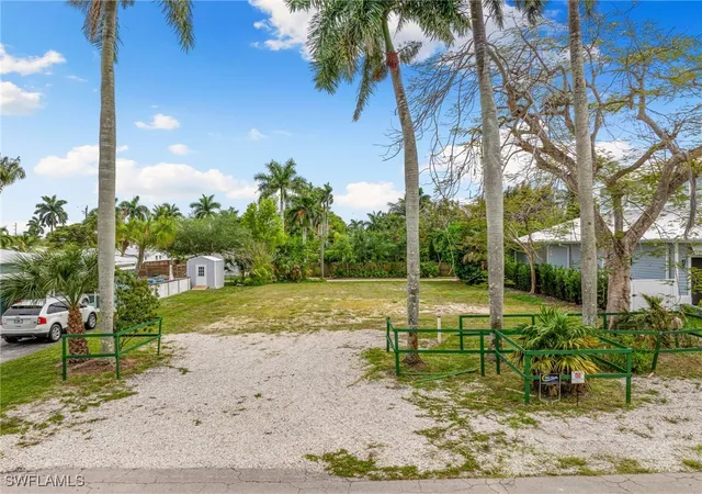 2nd image of 1084 Broad Ave N, Naples, FL 34102 | MLS# 225010815