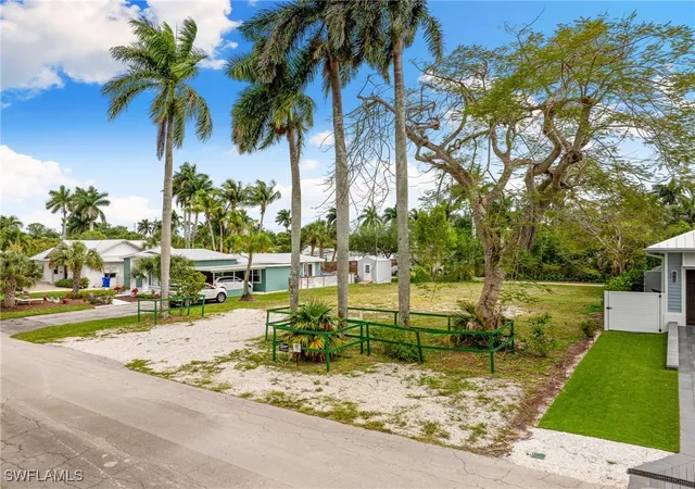 3rd image of 1084 Broad Ave N, Naples, FL 34102 | MLS# 225010815