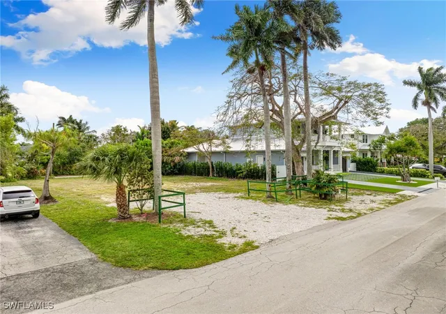 4th image of 1084 Broad Ave N, Naples, FL 34102 | MLS# 225010815