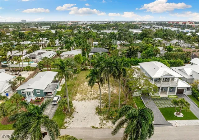 5th image of 1084 Broad Ave N, Naples, FL 34102 | MLS# 225010815