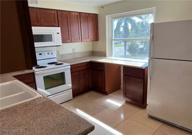 5th image of 2828 Jackson St #E6, Fort Myers, FL 33901 | MLS# 224089006