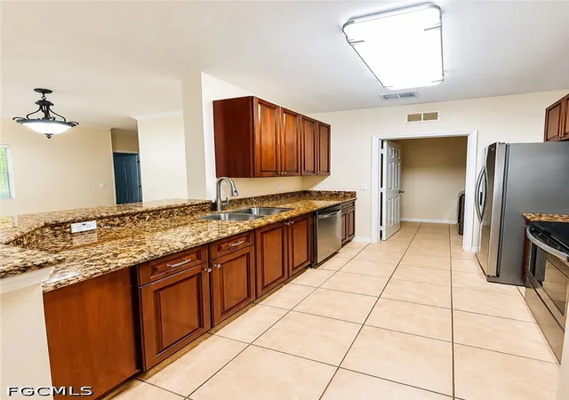4th image of 1866 Concordia Lake Cir #507, Cape Coral, FL 33909 | MLS# 225027241