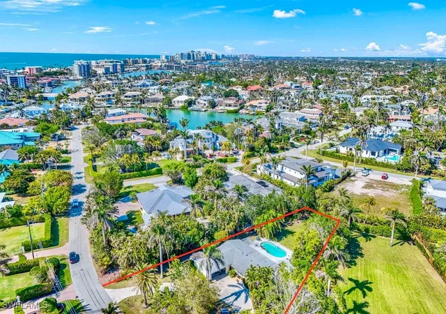Photo 3 of Single family home for sale at 289 Spring Line Dr, Naples, FL 34102 | MLS# 225027665 | Listing updated on 2026-05-01