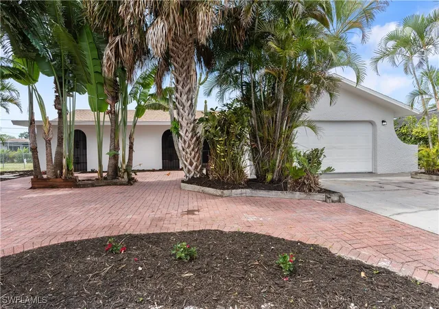1st image of 8925 Dorchester St, Fort Myers, FL 33907 | MLS# 225024065