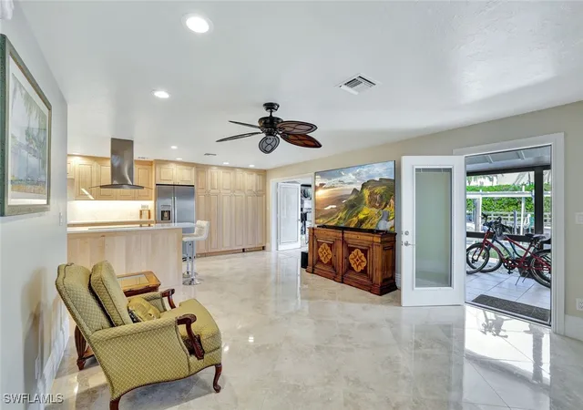 Listing Photo 4 - Condo for sale in building located at 1405 Curlew Ave, Naples, FL 34102 - Unit #3
