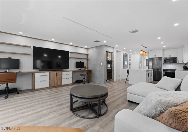 Photo 4 of Condo for sale at 2500 Gulf Shore Blvd N #N7, Naples, FL 34103 | MLS# 225029873 | Listing updated on 2026-10-07