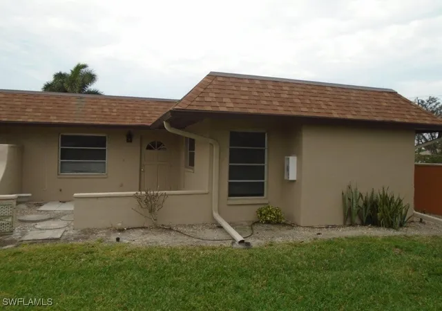 Listing Photo 1 - Condo for sale in building located at 1500 Popham Dr, Fort Myers, FL 33919 - Unit #A31