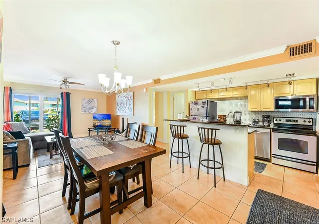 3rd image of 200 Palm Dr, Naples, FL 34112