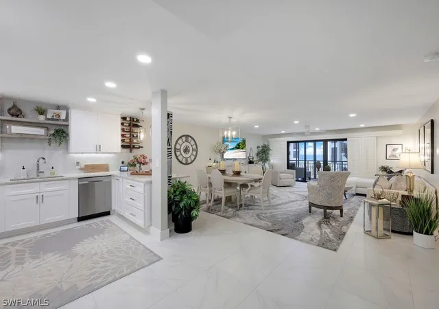 Listing Photo 5 - Condo for sale in building located at 3333 Gulf Shore Blvd N, Naples, FL 34103 - Unit #103