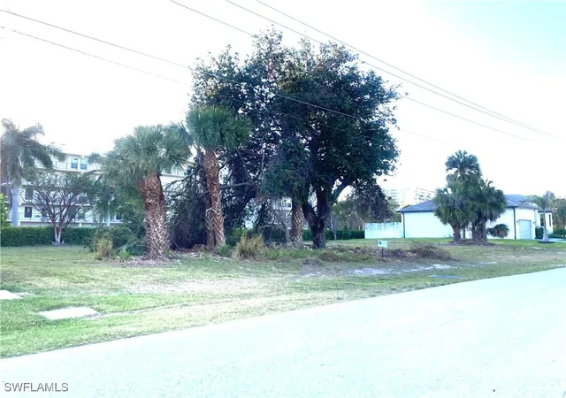 1st image of 748 Seagrape Dr, Marco Island, FL 34145 | MLS# 225036925