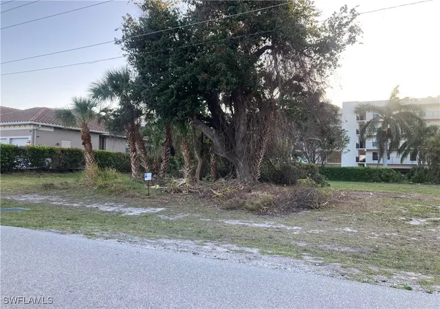 2nd image of 748 Seagrape Dr, Marco Island, FL 34145 | MLS# 225036925