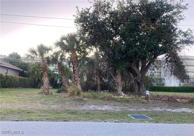3rd image of 748 Seagrape Dr, Marco Island, FL 34145 | MLS# 225036925