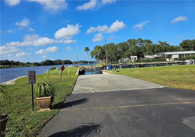 Homes for sale in Alva, FL | 4 Elder St, Alva, FL 33920 | MLS# 225029227