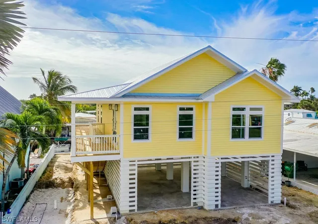 1st image of 542 Coconut Ave, Goodland, FL 34140 | MLS# 224009102