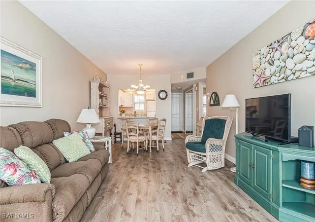 Listing Photo 5 - Condo for sale in building located at 805 River Pt Dr, Naples, FL 34102 - Unit #202C