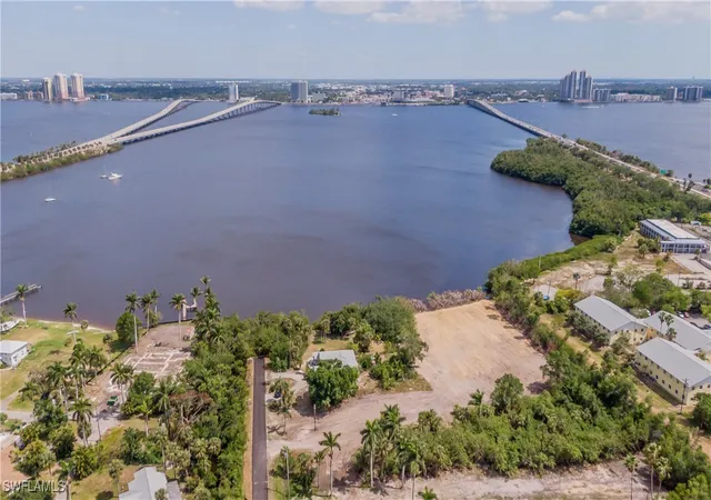 15th image of 1059 River Rd, North Fort Myers, FL 33903 | MLS# 225044340