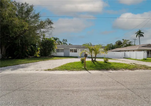 Photo 4 of Single family home for sale at 60 Cardinal Dr, North Fort Myers, FL 33917 | MLS# 225000512 | Listing updated on 2026-06-23
