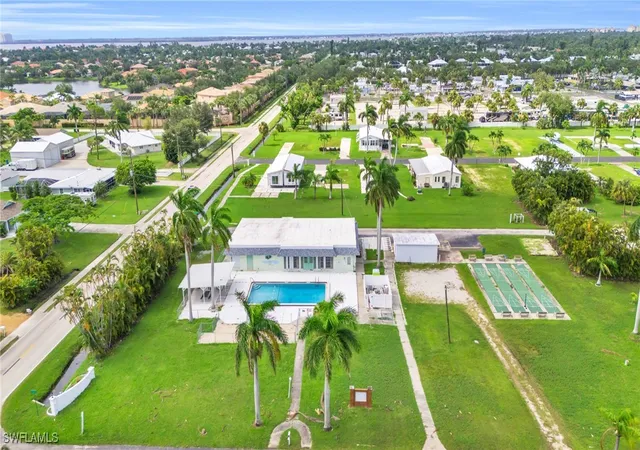 Photo 4 of Manufactured home for sale at 101 Oak Ln, Fort Myers, FL 33908 | MLS# 225035145 | Listing updated on 2026-07-17