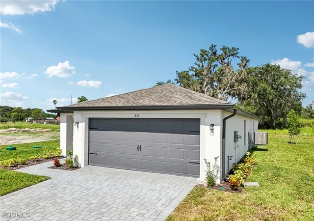 3rd image of 816 Gen D Macarthur Ave, La Belle, FL 33935 | MLS# 225017653