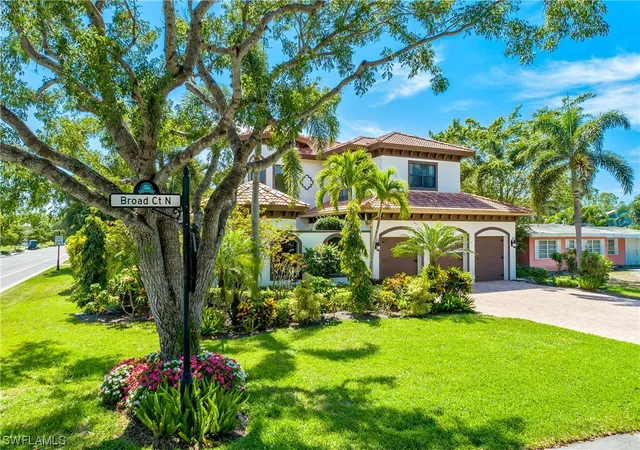 Photo 2 of Sale Pending at 790 Broad Ct N, Naples, FL 34102 | MLS# 223018741 | Listing updated on 2025-11-10