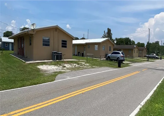 2nd image of 599 Avenue R Sw, Moore Haven, FL 33471 | MLS# 225031793