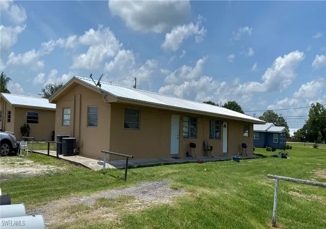 3rd image of 599 Avenue R Sw, Moore Haven, FL 33471 | MLS# 225031793