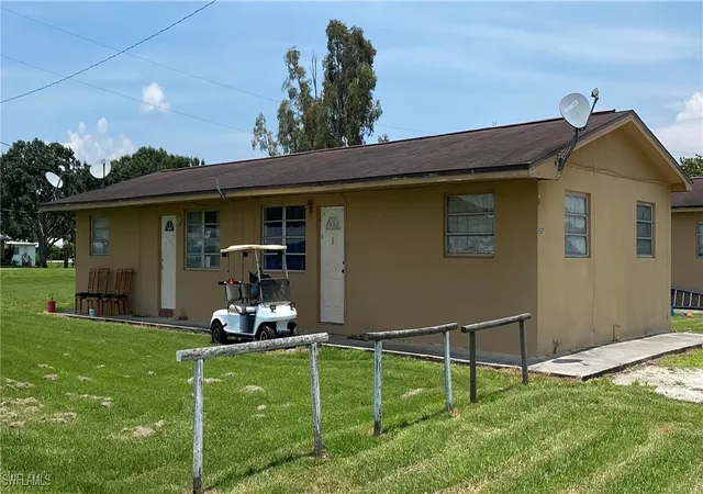 4th image of 599 Avenue R Sw, Moore Haven, FL 33471 | MLS# 225031793