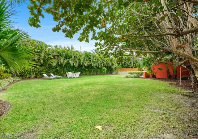 Photo 1 of Sale Pending at 432 3rd Ave N, Naples, FL 34102 | MLS# 225005671 | Listing updated on 2025-11-16