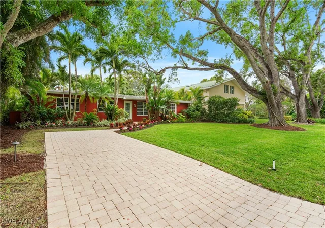 Photo 3 of Sale Pending at 432 3rd Ave N, Naples, FL 34102 | MLS# 225005671 | Listing updated on 2025-11-16