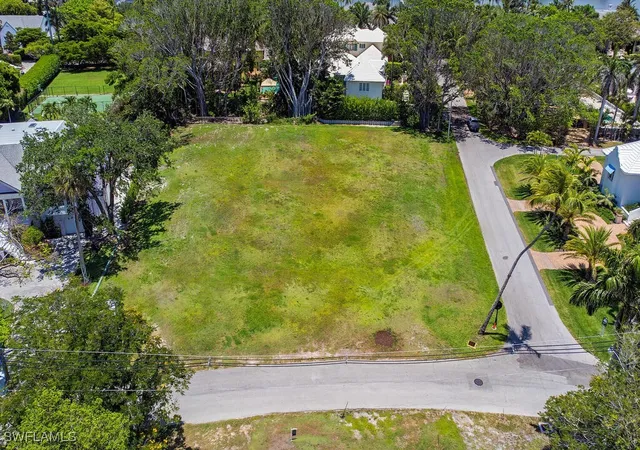 4th image of 2545 Lantern Ln, Naples, FL 34102 | MLS# 225052244