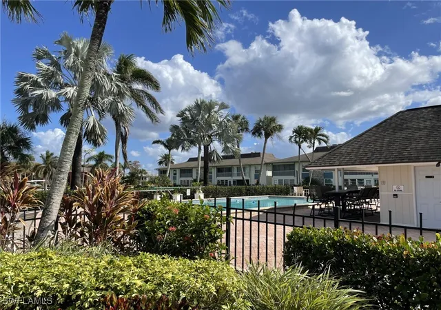 3rd image of 325 Charlemagne Blvd, Naples, FL 34112