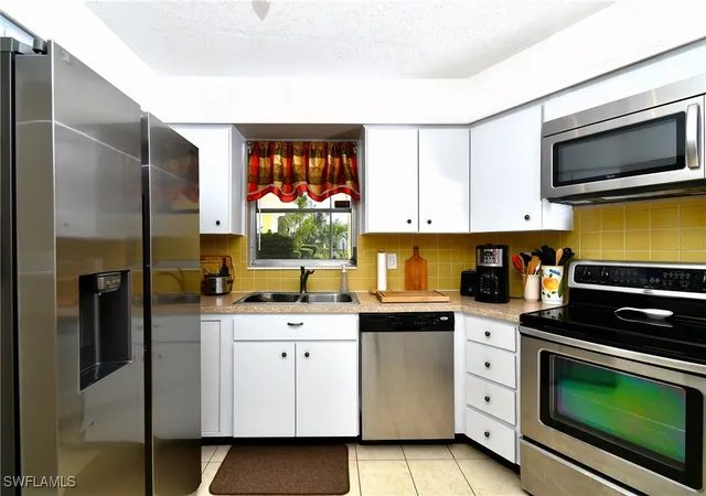 Photo 3 of Townhouse for sale at 8 Park Ln Cir, Lehigh Acres, FL 33936 | MLS# 225015236 | Listing updated on 2026-08-04