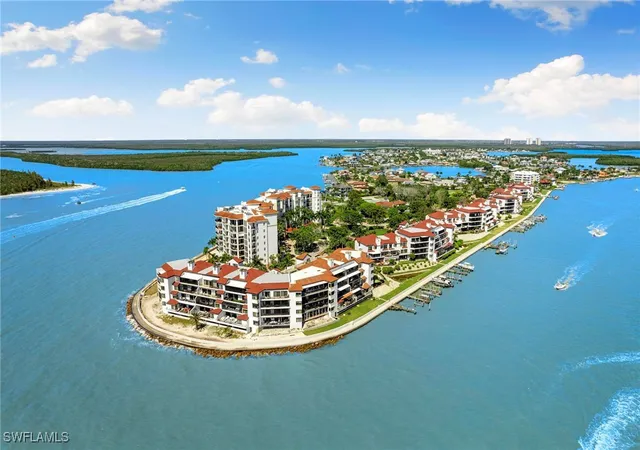 3rd image of 502 La Peninsula Blvd, Naples, FL 34113