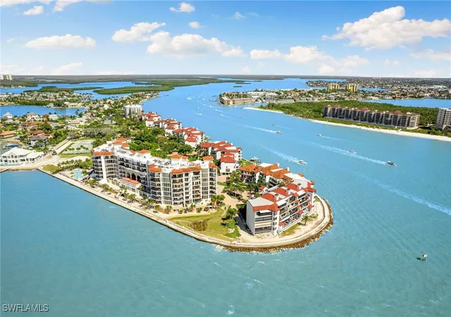 2nd image of 502 La Peninsula Blvd, Naples, FL 34113