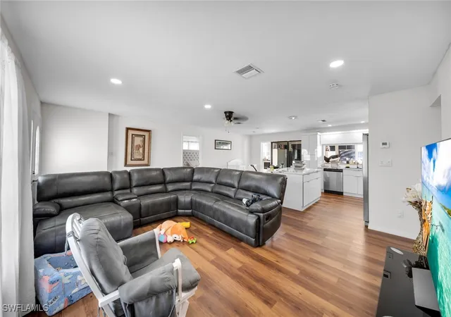 Photo 4 of Single family home for sale at 14260 Mcgregor Blvd, Fort Myers, FL 33919 | MLS# 225050211 | Listing updated on 2026-10-07
