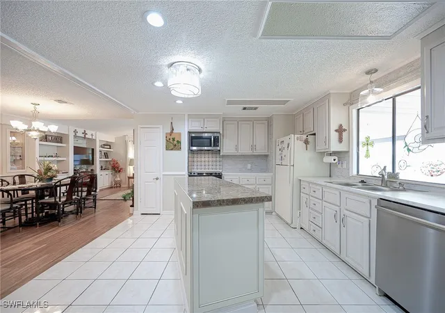 Photo 4 of Manufactured home for sale at 149 Kim Dr #149, Naples, FL 34104 | MLS# 225046193 | Listing updated on 2026-08-01