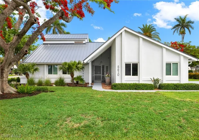 2nd image of 5610 Sundown Harbor Ct, Fort Myers, FL 33919 | MLS# 225048213