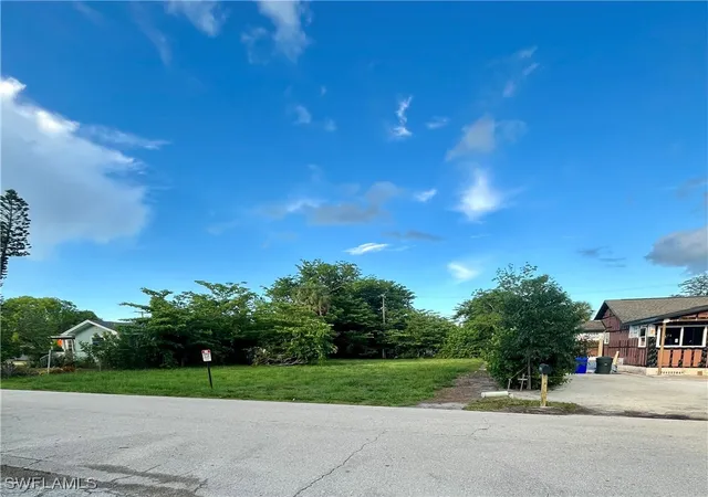 3rd image of 2317 Altamont Ave, Fort Myers, FL 33901 | MLS# 225058070