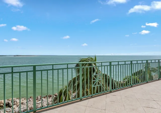 4th image of 970 Cape Marco Dr #402, Marco Island, FL 34145 | MLS# 225059066