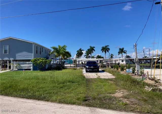 4th image of 3924 Plumosa Dr, Saint James City, FL 33956 | MLS# 225060664