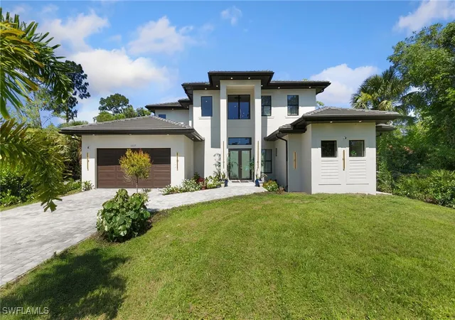 Photo 3 of Single family home for sale at 2227 21st St Sw, Naples, FL 34117 | MLS# 225060860 | Listing updated on 2026-07-21