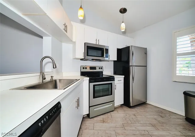 3rd image of 12065 Summergate Cir, Fort Myers, FL 33913