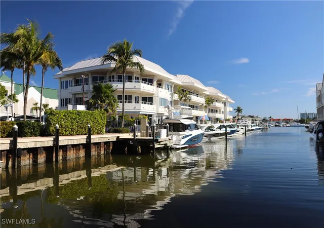 Photo 4 of House for sale at 909 10Th St S, Naples, FL 34102 | MLS# 225062040 | Listing updated on 2026-07-08