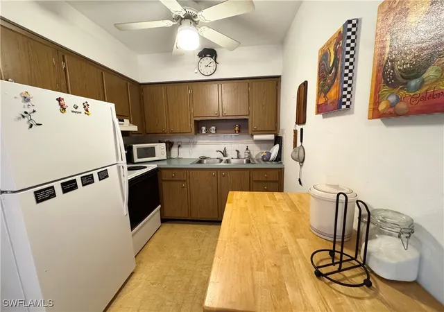 Listing Photo 4 - Condo for sale in building located at 13150 Kings Pt Dr, Fort Myers, FL 33919 - Unit #11C