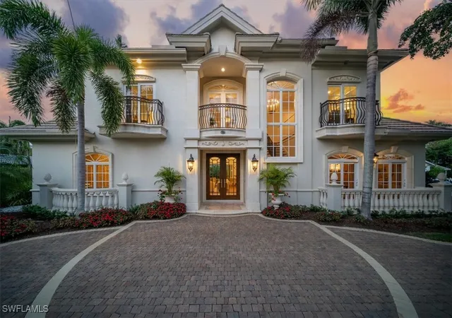 Photo 1 of Sale Pending at 33 3rd Street S, Naples, FL 34102 | MLS# 225063404 | Listing updated on 2025-11-16