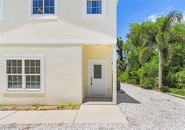 Photo 4 of Single family home for sale at 3810 Myers Ln, Saint James City, FL 33956 | MLS# 2025003527 | Listing updated on 2026-06-16