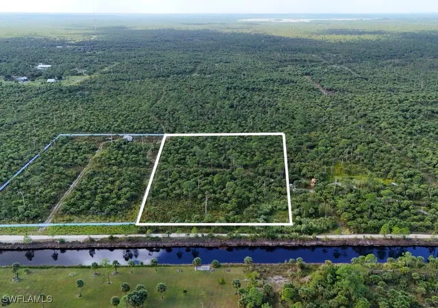 Photo 3 of Sale Pending at 2400 Woodland Ests Rd, Naples, FL 34117 | MLS# 225065123 | Listing updated on 2026-03-25